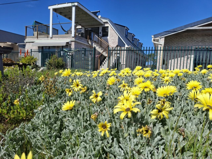 5 Bedroom Property for Sale in Middedorp Western Cape